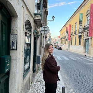 Meet your Posher, Julia